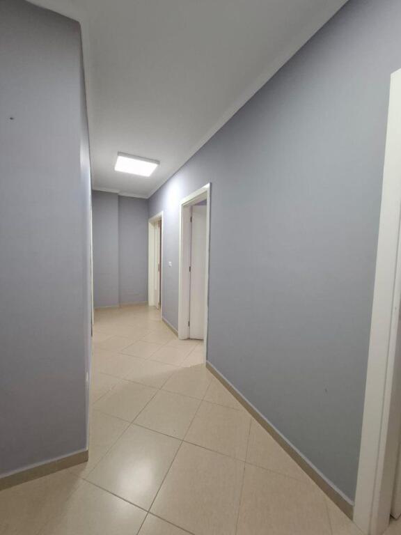 🏢  Zyrë me Qira – Rr. Jeronim De Rada