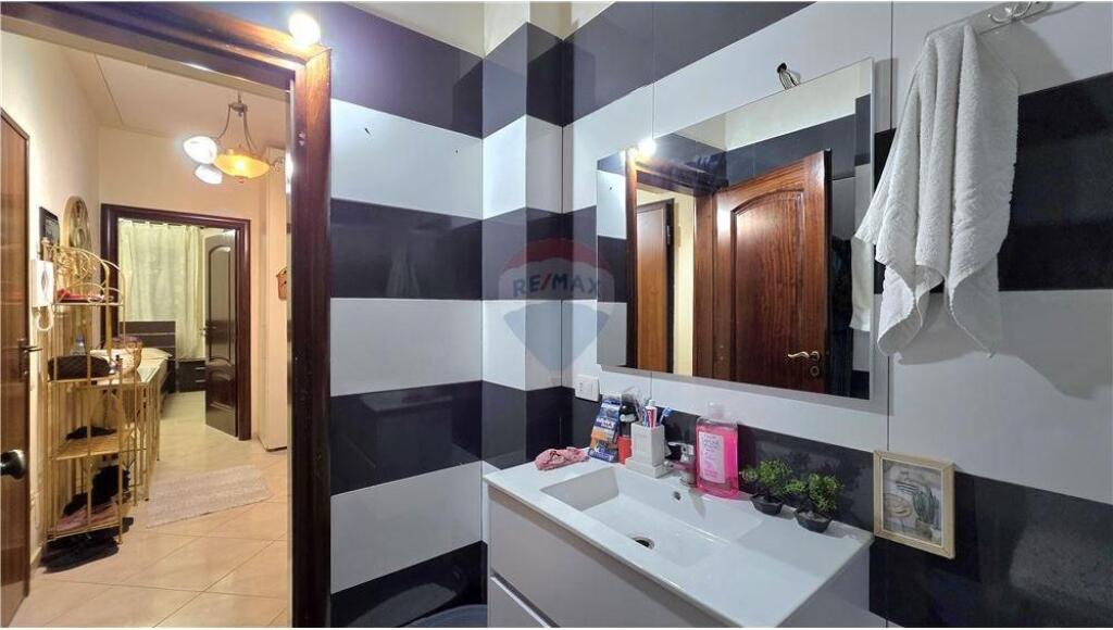 Apartament 2+1+2 ne shitje,Vlore pas Hotel Martini