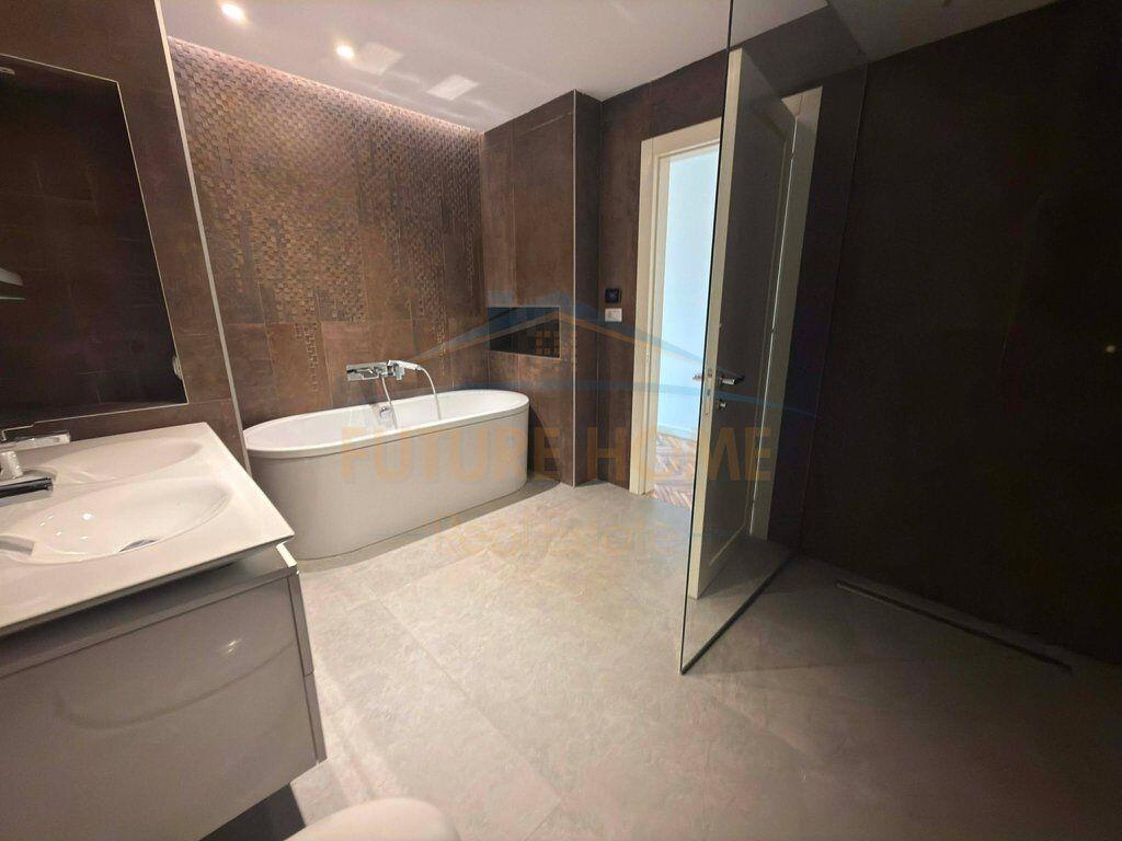 Shitet , Apartament 2+1 të konvertuar në 1+1 , Rezidencën Ambasador 3.
