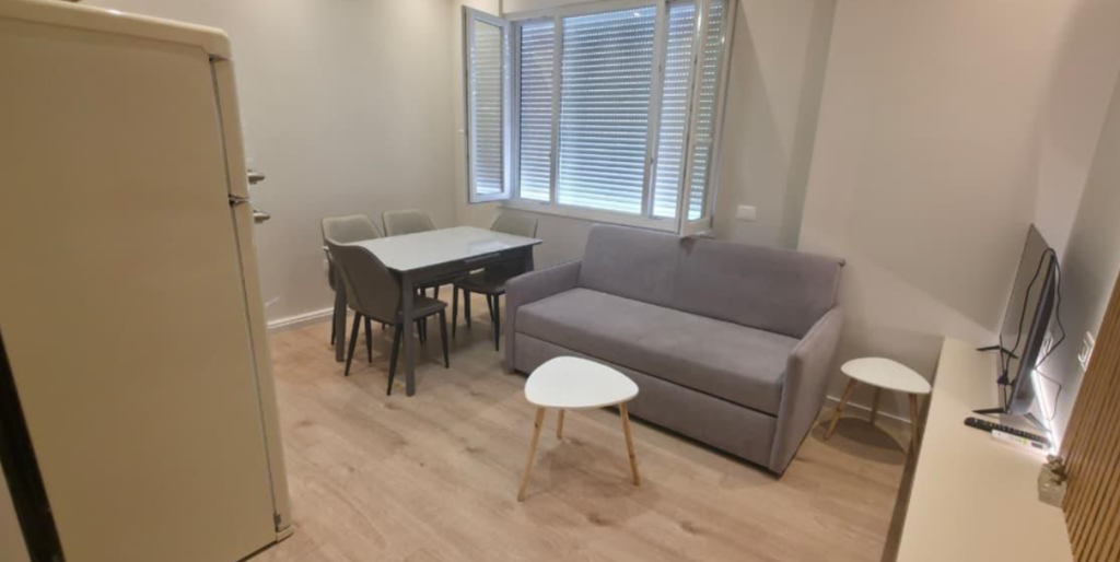 🏠 Jepet me qira apartament 1+1 – Rruga e Dibrës (pranë Hotel Stela)