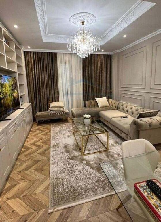 Shitet, Apartament 2+1+2, "Square 21", Rruga e Kavajes, Tiranë.