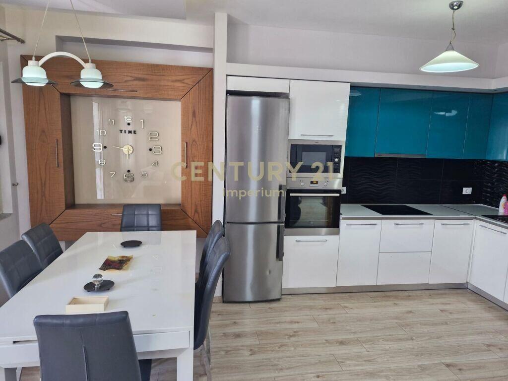 Shitet Apartament 3+1 i Arreduar – Yzberisht, Tiranë