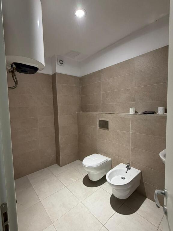 OFFICE FOR RENT 70 M2 PAZARI I RI 55,000 LEKE