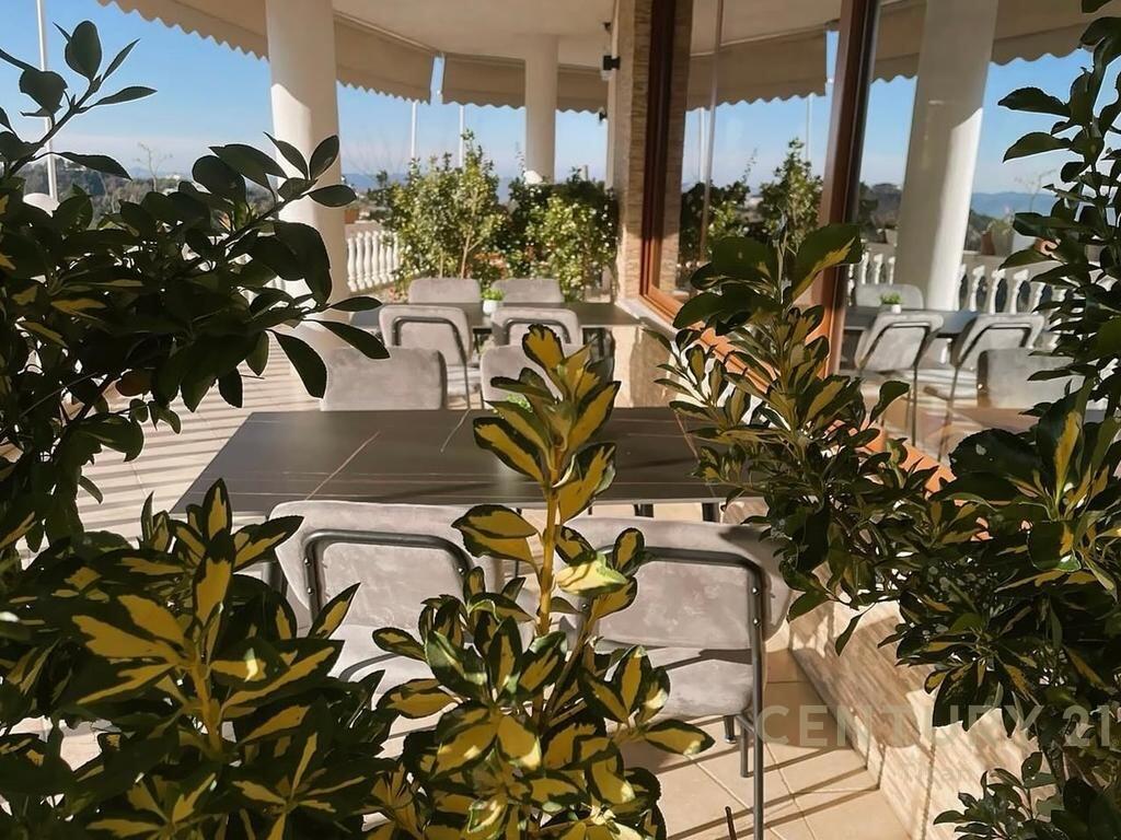 BAR-RESTAURANT FOR RENT ON THE ROAD TO DAJT! 1,500 € /Month