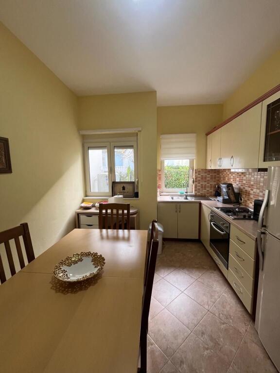 Apartment 3+1 with yard for sale at Gjiri i Lalezit
