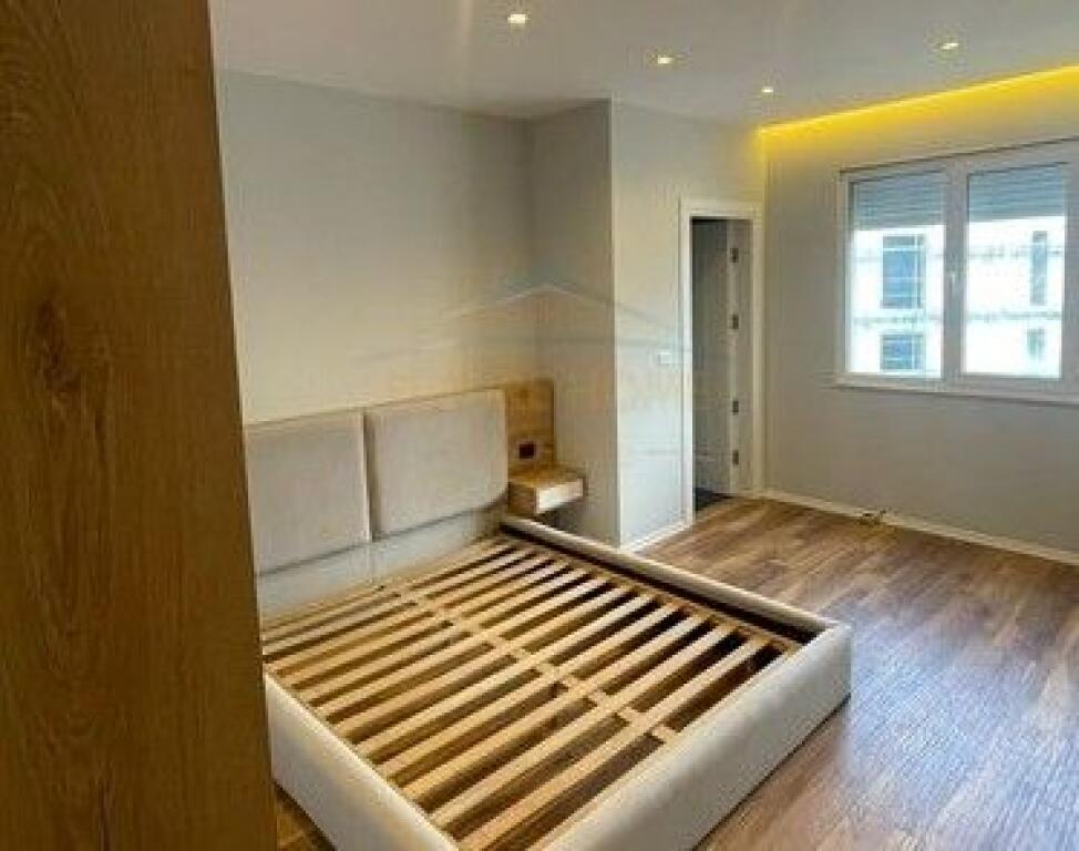 Qera, Apartament 2+1+2 POSTE PARKIMI, Kopshti Zoologjik, Tiranë...