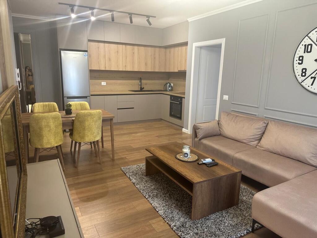 Apartament modern 2+1 me qera tek Vila L-2 ne Astir