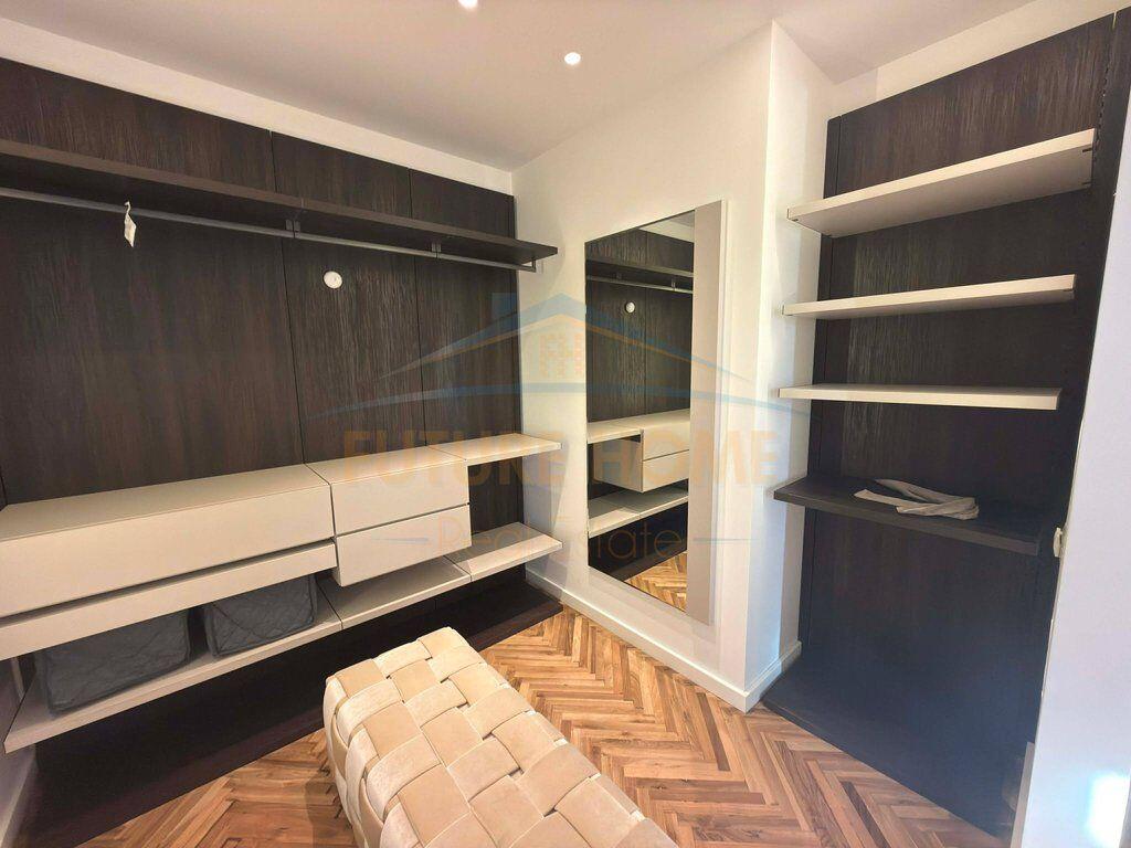Shitet , Apartament 2+1 të konvertuar në 1+1 , Rezidencën Ambasador 3.