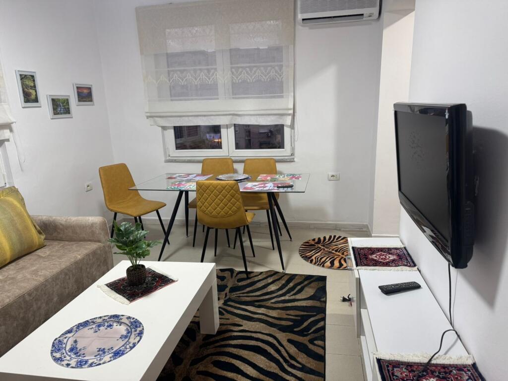 Apartament me qera 1+1 Tek 21 dhjetori