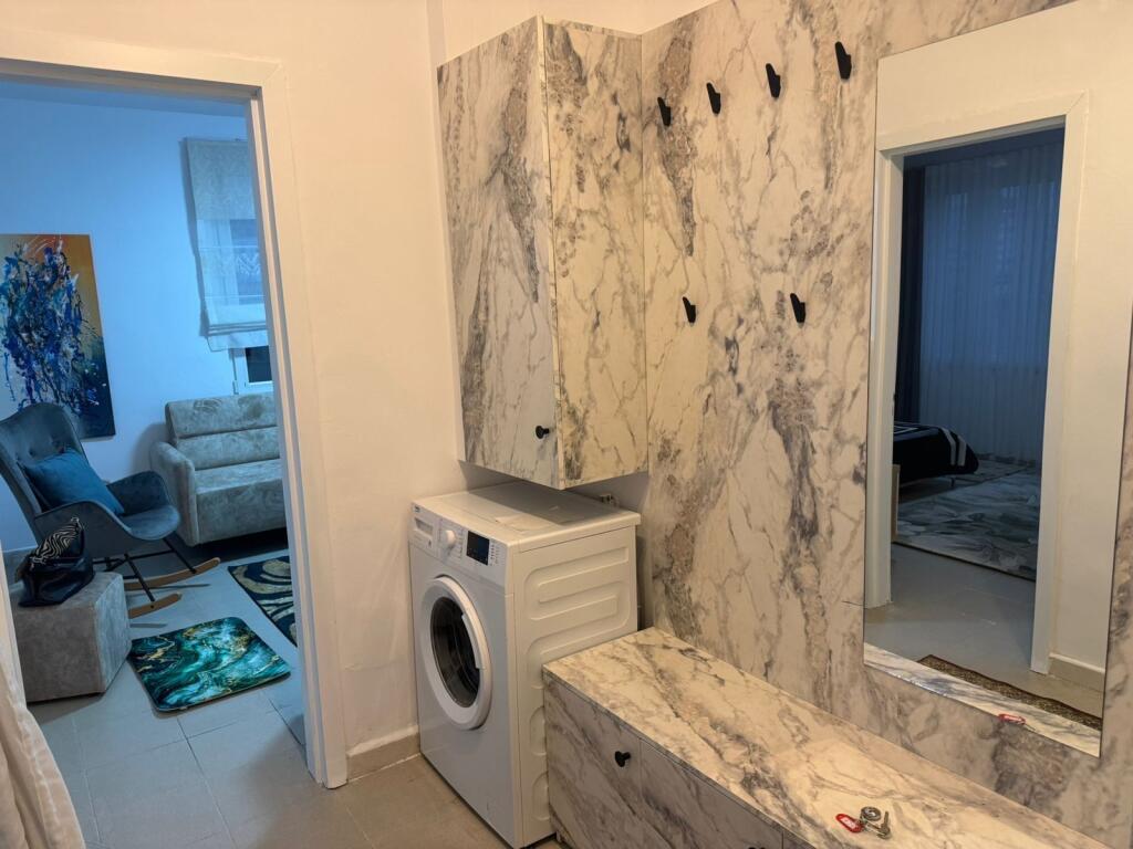 📣 AFFITTO Appartamento 1+1 📍 Vicino a 21-Dhjetorit 🛣️ Via "Kavajes" ✨
