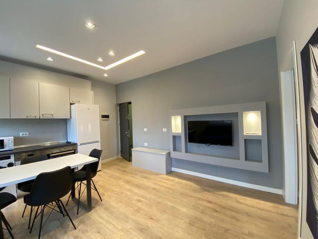 🏡 Apartament 2+1 me Qira – Super Lokacion, Ekspozita “Shqipëria Sot”