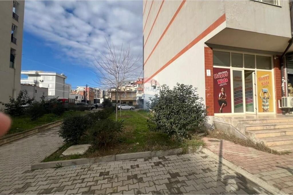 Dyqan - Për Shitje - Bulevardi Kashar, Tiranë(ID: 530291008-543)