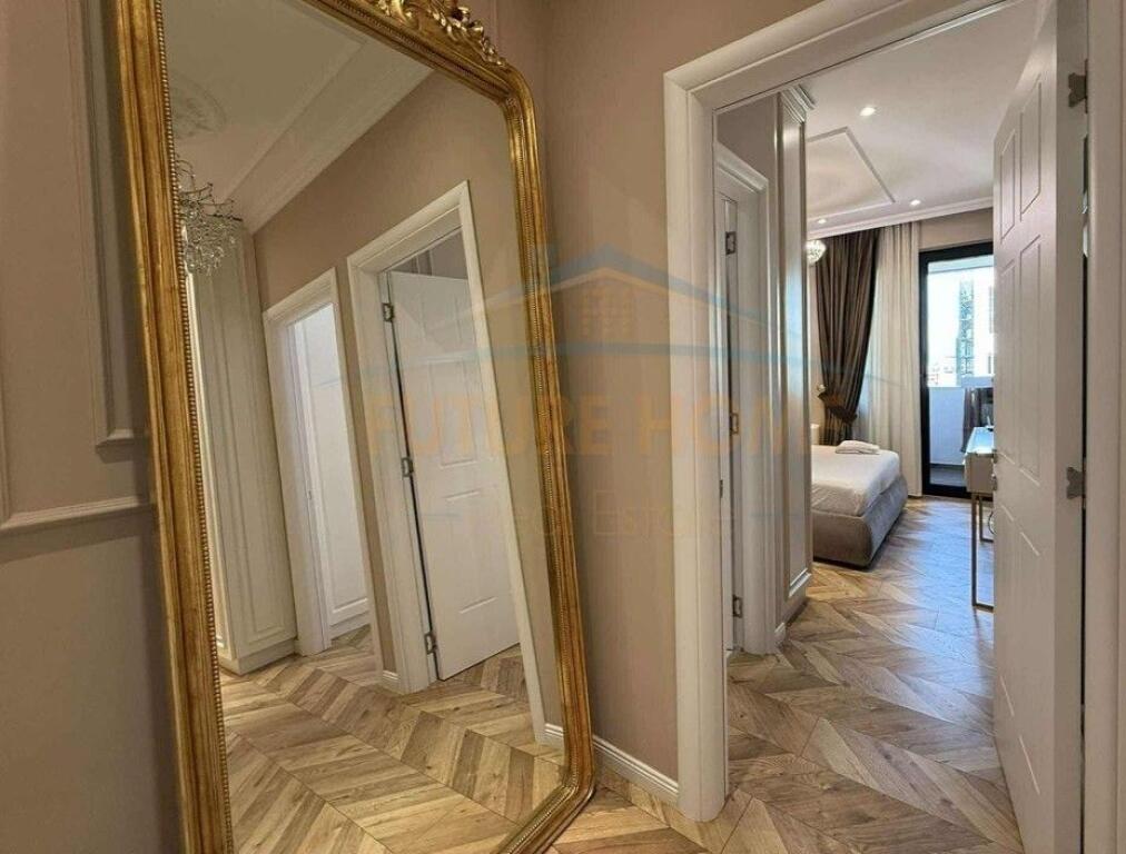 Shitet, Apartament 2+1+2, "Square 21", Rruga e Kavajes, Tiranë.