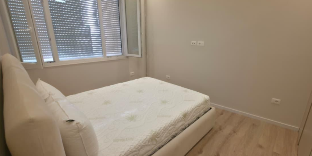 🏠 Jepet me qira apartament 1+1 – Rruga e Dibrës (pranë Hotel Stela)