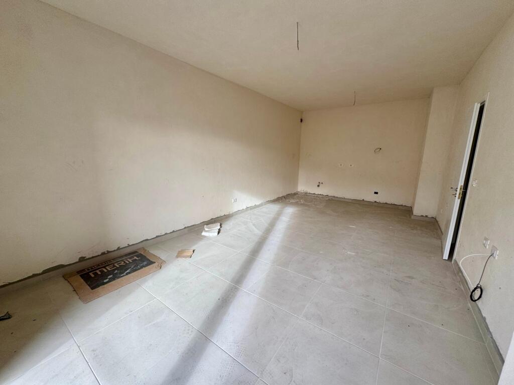 📣 VENDESI Appartamento 2+1+2 📍 A 5-Maji, vicino al Bar "Oda" ✨