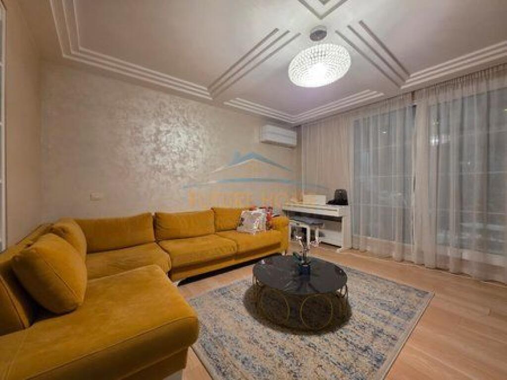 Affitto, Appartamento 2+1 con VERANDA in Via Kosovareve!.
