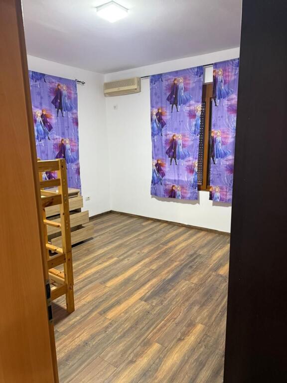 Jepet shtepi me qera Vile 1-kateshe Kompleksi Grand