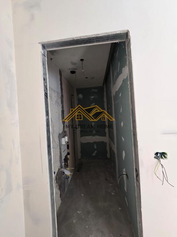 VENDESI APPARTAMENTO 2+1+3 CENTRO DURRES!