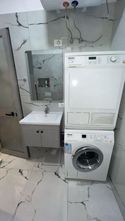APARTMENT FOR RENT 1+1 BARRICADES STREET 65,000 LEKE