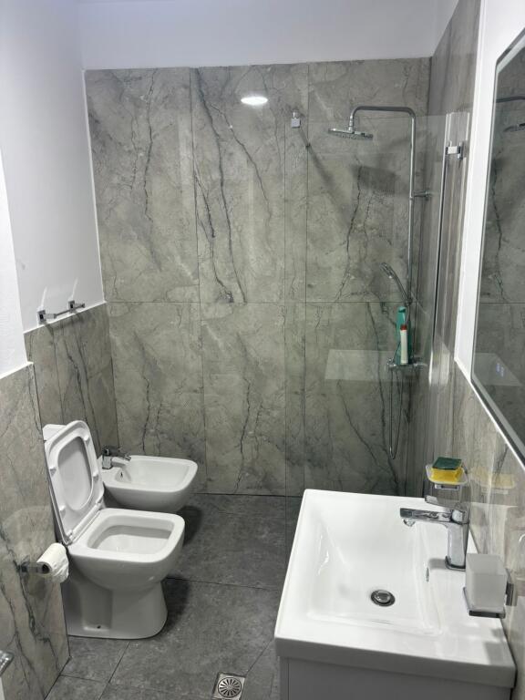🏠 Appartamento 1+1 – In Affitto | Lungo Mare, Vlorë
