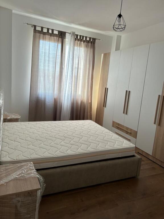 🏘️Apartment for rent 1+1 🪜6th floor residence 🛗with elevator 🛋luxuriously furnished  It is organized into: - 1Living room - 1Bedroom 🛏️ - 1Bathroom 🚽  -1balcony 🎑   📍Location:Paskuqan Price: 350€