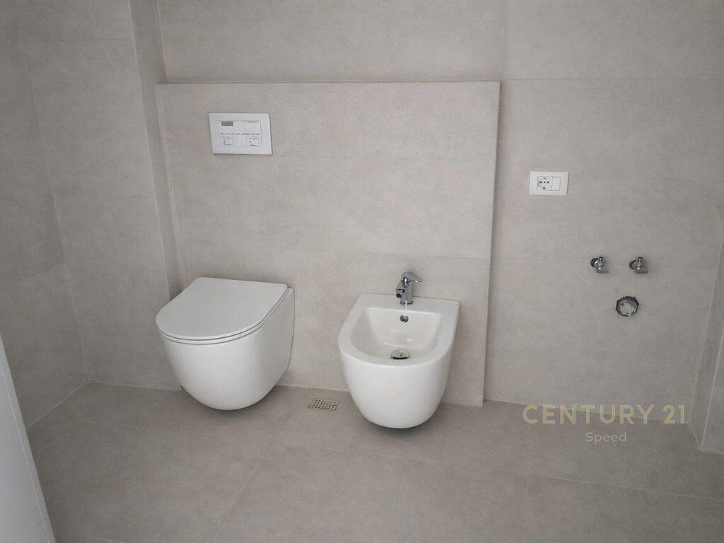 PAZAR I RI, OFFICE SPACE FOR RENT 3+1