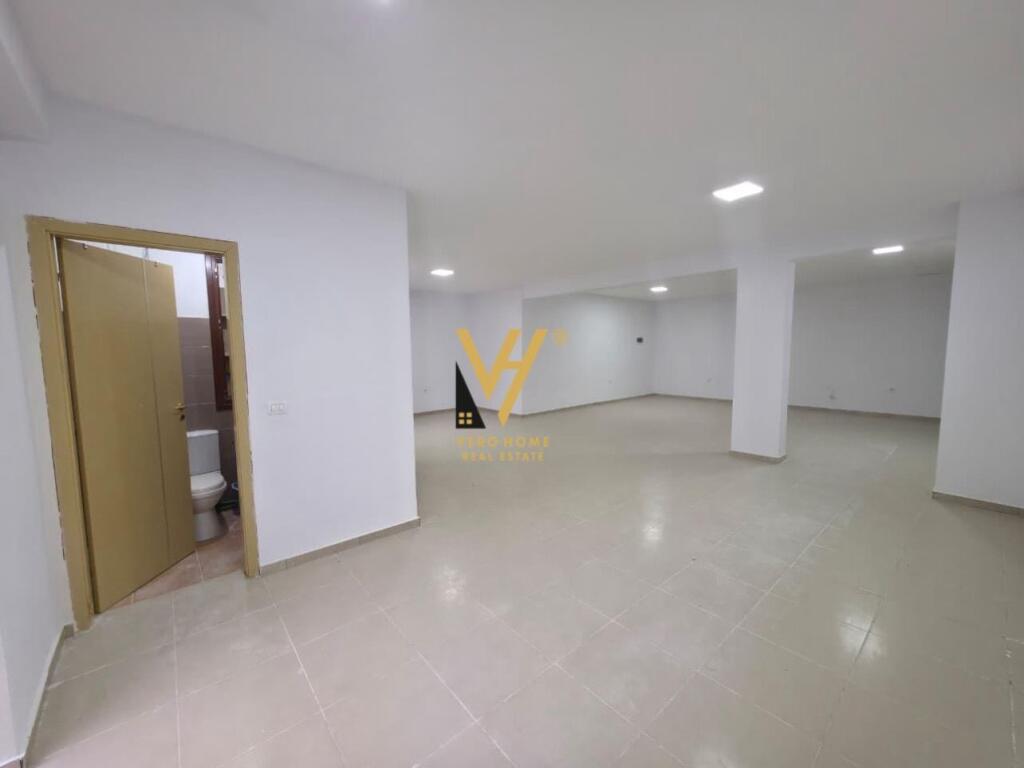COMMERCIAL SPACE OF 90 M2 FOR RENT NEAR THE BOTANICAL GARDEN 800 EURO