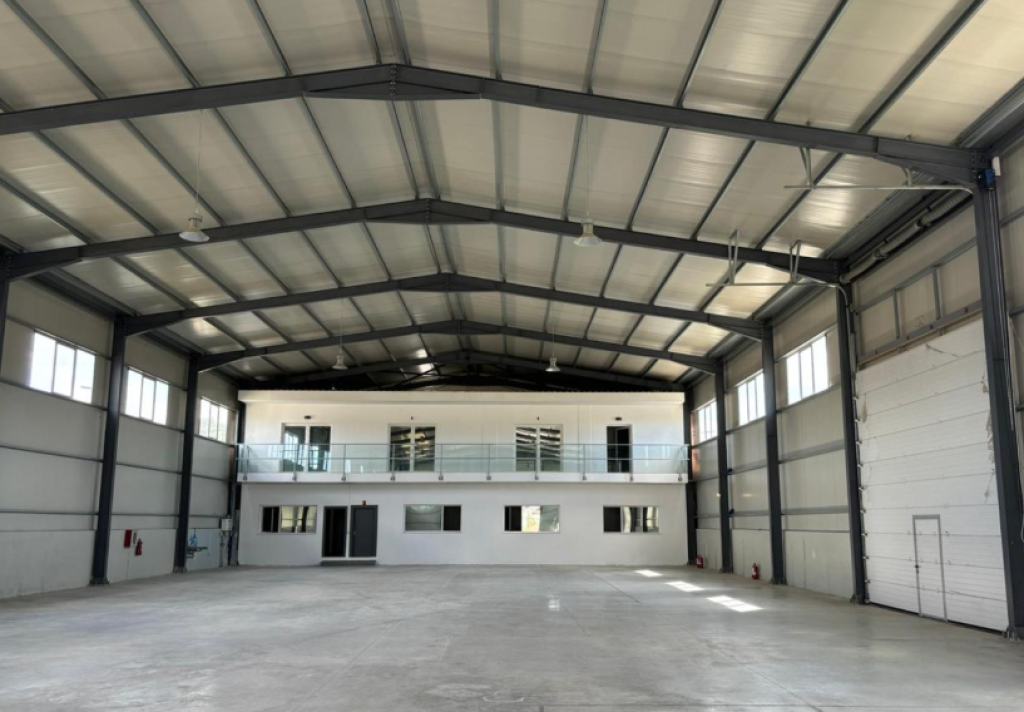 🏭 Vlora – Capannone Industriale a Vore
