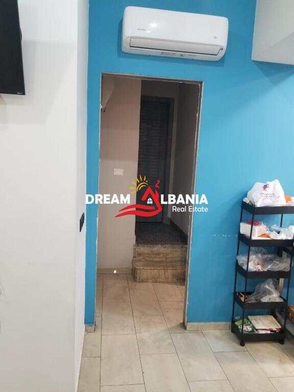 Shitet Biznesi Dyqan Peshku dhe Restorant ne Rrugen e Barrikadave ne Tirane (ID 4171418)