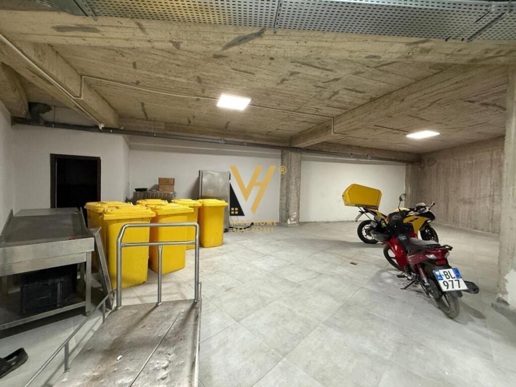GIVEAWAY WAREHOUSE 1,200 M2 AT KTHESA E KAMZES 6,000 EURO