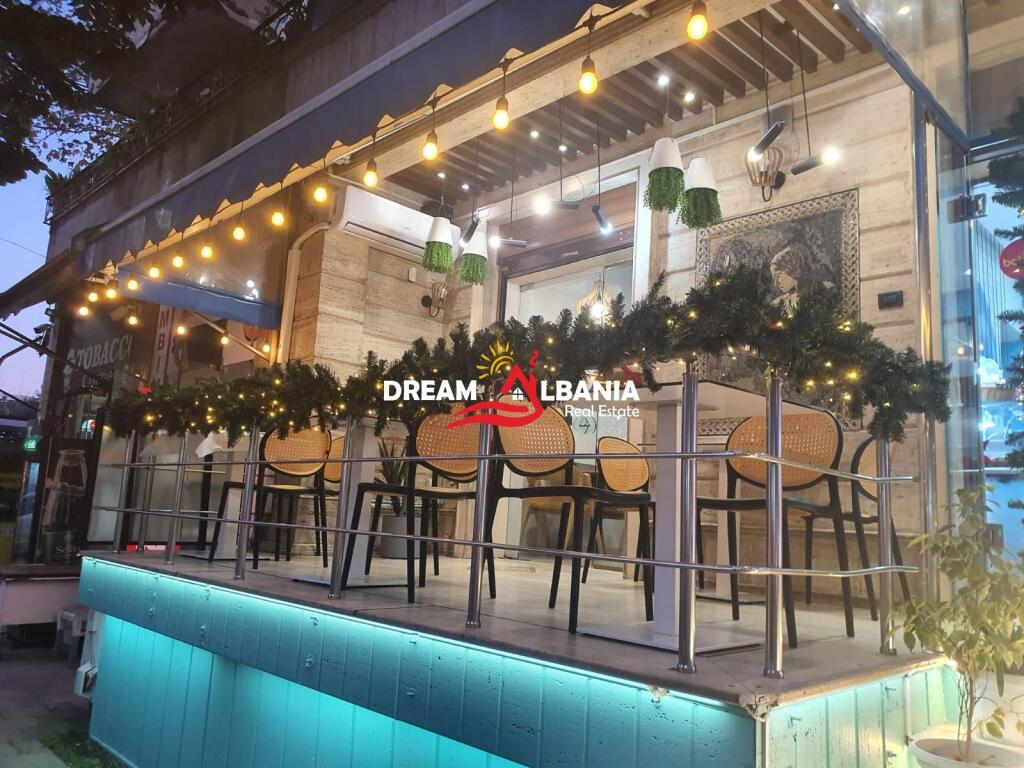 Shitet Biznesi Dyqan Peshku dhe Restorant ne Rrugen e Barrikadave ne Tirane (ID 4171418)