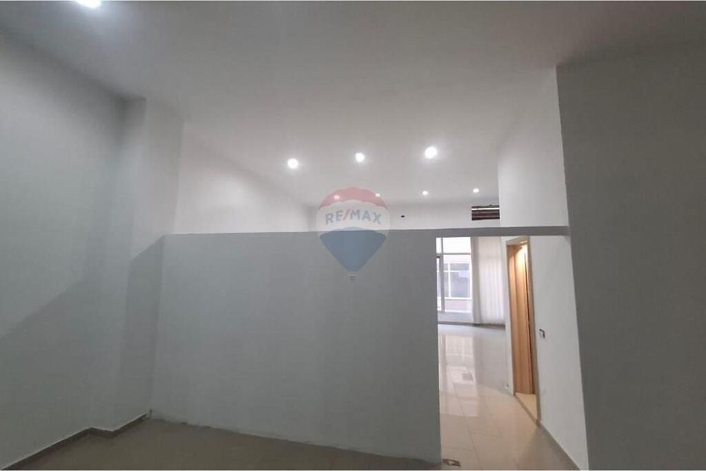 🏬 Negozio / Locale Commerciale in Affitto –📍 Viale Ismail Qemali (sopra Conad)