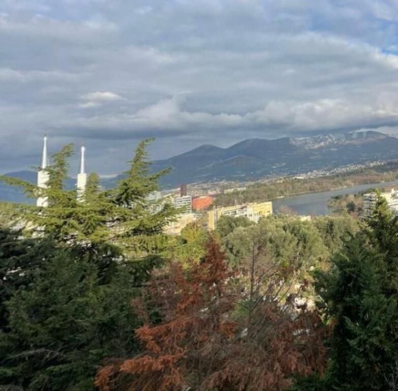 Qera – Apartament 2+1+2, Kopshti Botanik, Tiranë