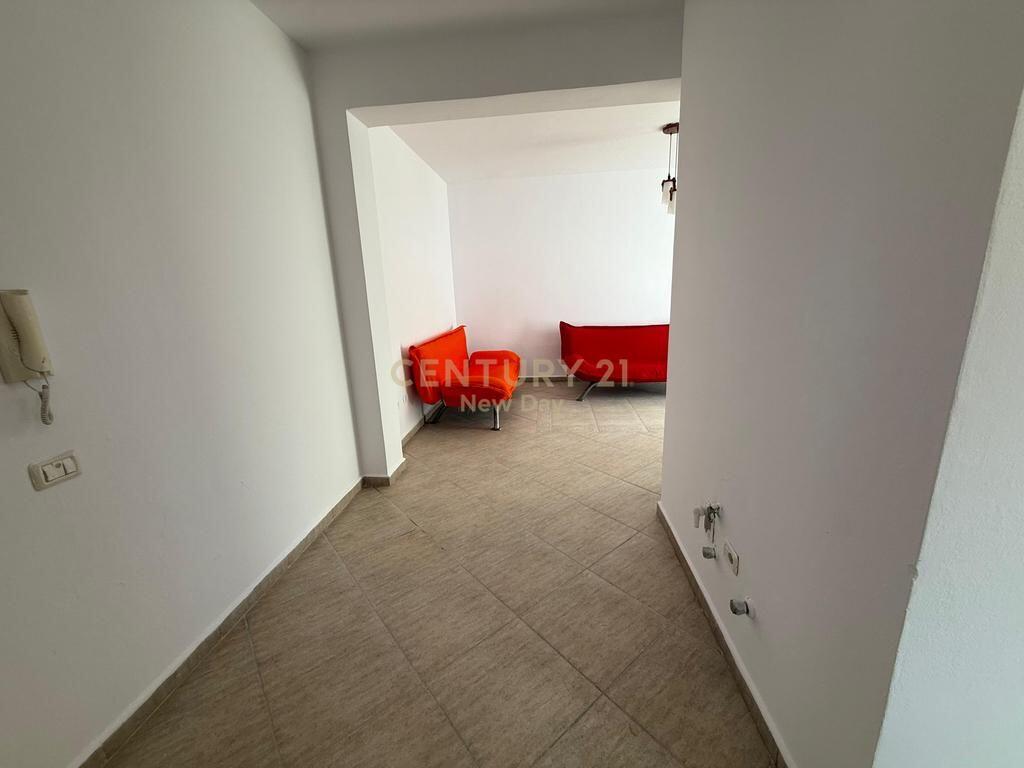 VENDESI APPARTAMENTO 1+1+2 VICINO A SHKEMBI KAVAJES