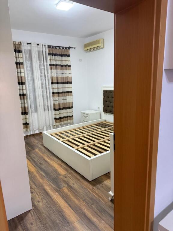 Jepet shtepi me qera Vile 1-kateshe Kompleksi Grand