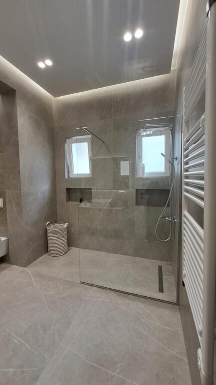 🏢 Apartament Modern 3+1+2 – pranë Kopshtit Botanik