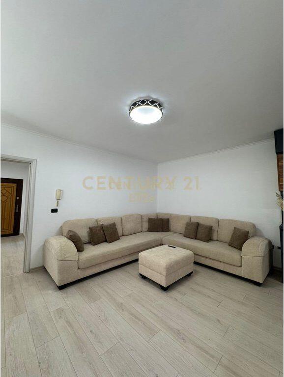 APPARTAMENTO IN AFFITTO 2+1+2 CON GARAGE VICINO A BRYLLI