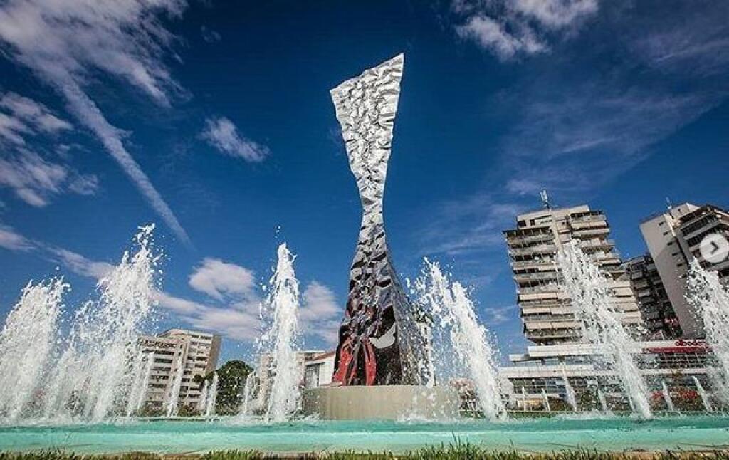 In vendita 2 ambienti commerciali (negozi) – Zogu i Zi