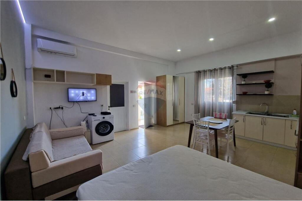 🏠 Monolocale in Affitto – Lungo Mare, Vlora