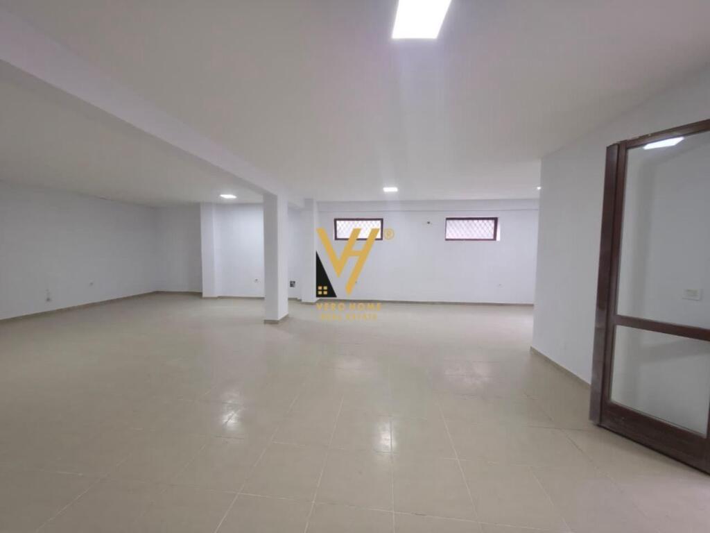 COMMERCIAL SPACE OF 90 M2 FOR RENT NEAR THE BOTANICAL GARDEN 800 EURO