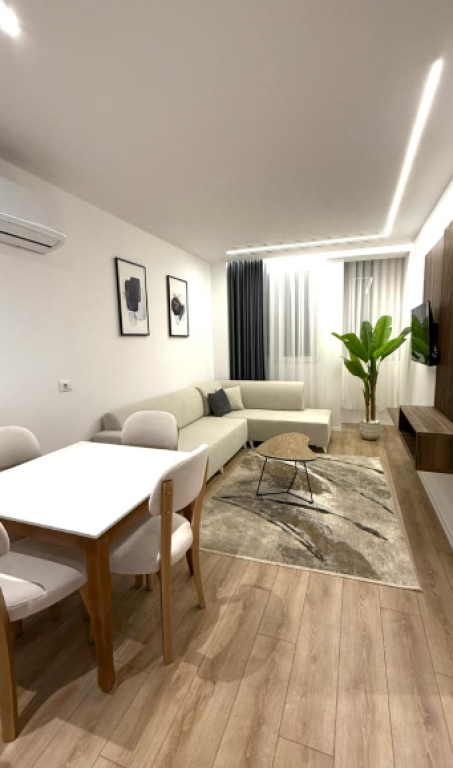 🏢 Apartament 1+1 + Garderobë – Rruga Fortuzi, pranë Qendrës