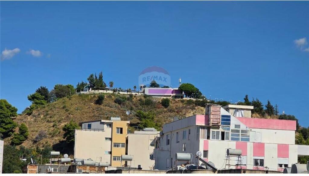 🏠 Appartamento 2+1 – In Vendita 📍 Via Onufri, vicino alla Chiesa Ortodossa, Vlora