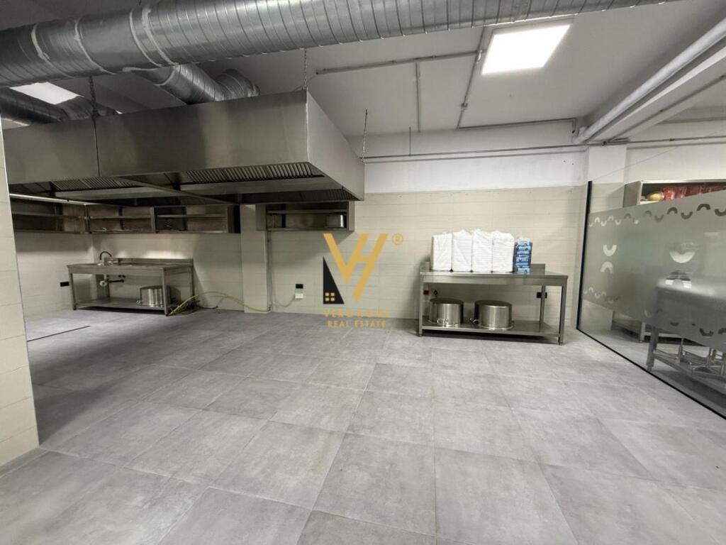 GIVEAWAY WAREHOUSE 1,200 M2 AT KTHESA E KAMZES 6,000 EURO