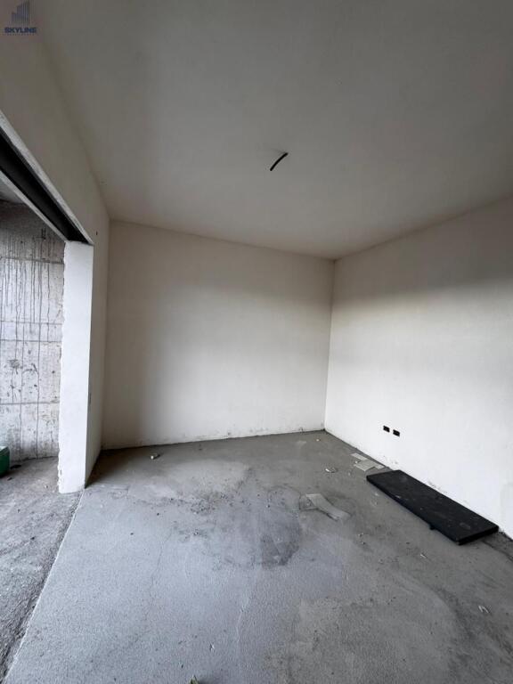 Shitet Apartament 1+1+Post Parkimi-Demollari Konstruksion