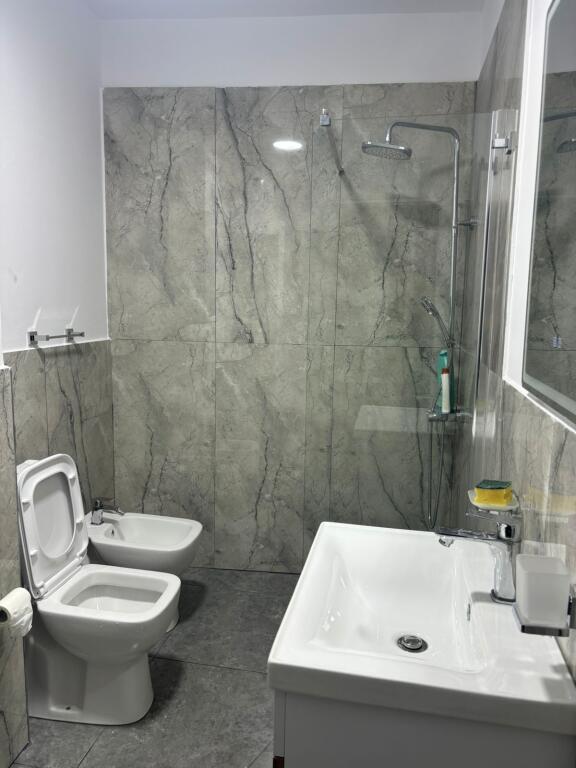 🏠 Appartamento 1+1 – In Affitto | Lungo Mare, Vlorë