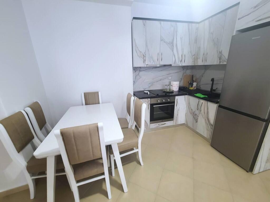 🏠 Appartamento 1+1 – In Affitto | Lungo Mare, Vlorë