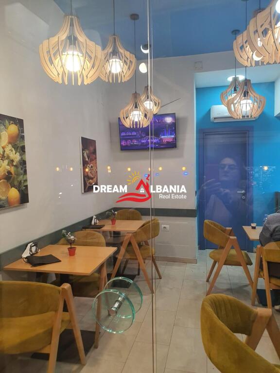 Shitet Biznesi Dyqan Peshku dhe Restorant ne Rrugen e Barrikadave ne Tirane (ID 4171418)