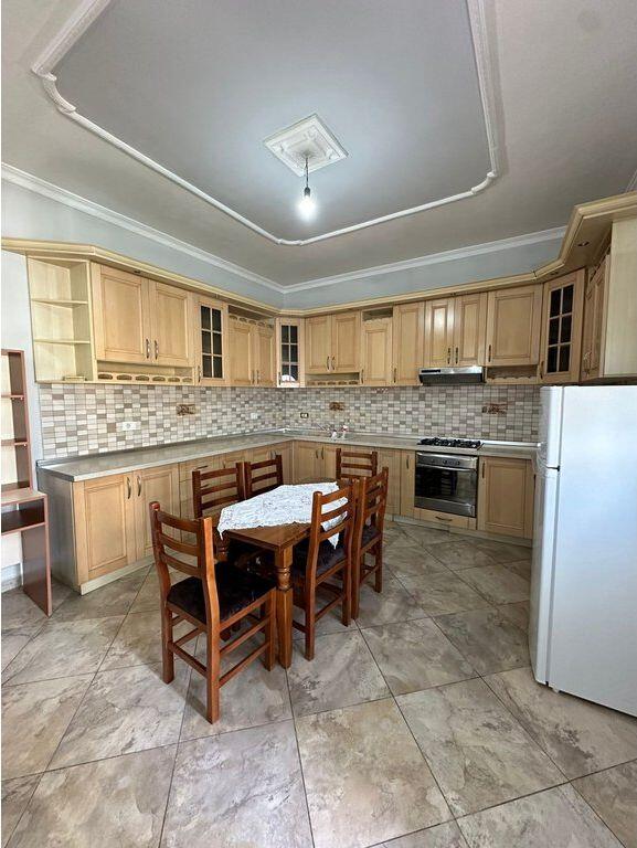 🏡 JEPET ME QERA Apartament ne Porcelan – KATI I DYTË I NJË VILE(50.000 leke) 500 € /Muaj