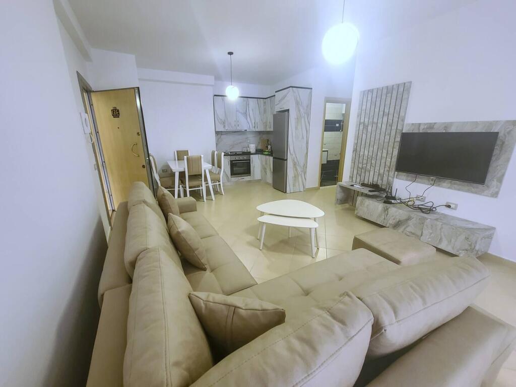 🏠 Appartamento 1+1 – In Affitto | Lungo Mare, Vlorë