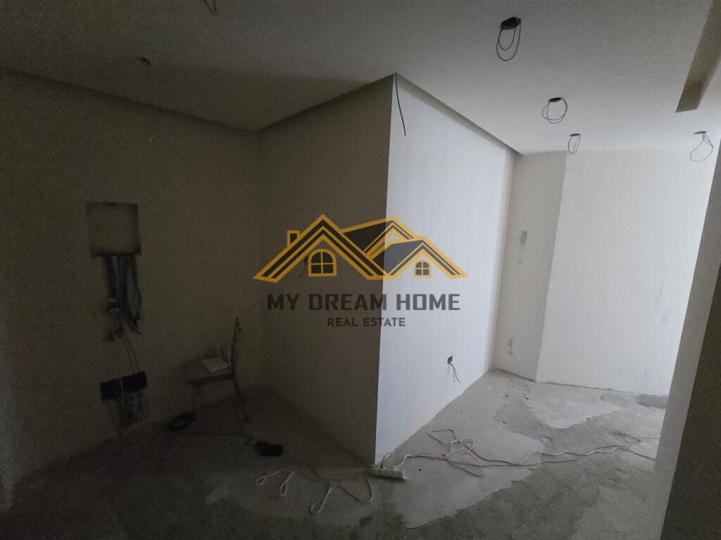 VENDESI APPARTAMENTO 2+1+3 CENTRO DURRES!
